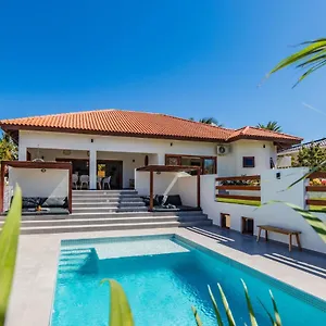  Villa Blou, Steps From The